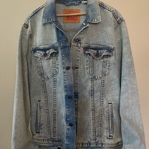 Levi's Light Blue Denim Jacket for Men. Size large.